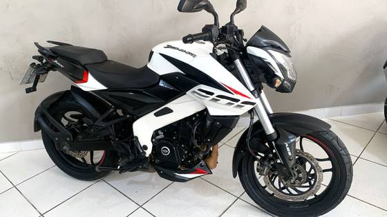 BAJAJ DOMINAR 200 